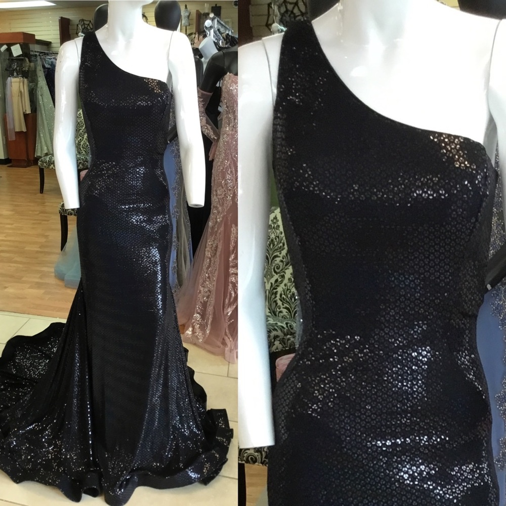 Jovani black long one shoulder gown size 14 with stretch new with tags attached